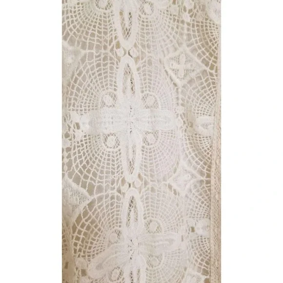 New! Gorgeous antique lace button back blouse by Hinge. - Picture 6 of 9